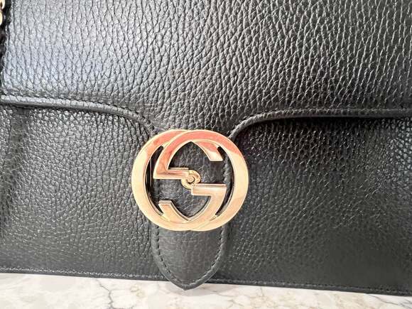 Black Gucci Interlocking G shoulder bag - Picture 2 of 12